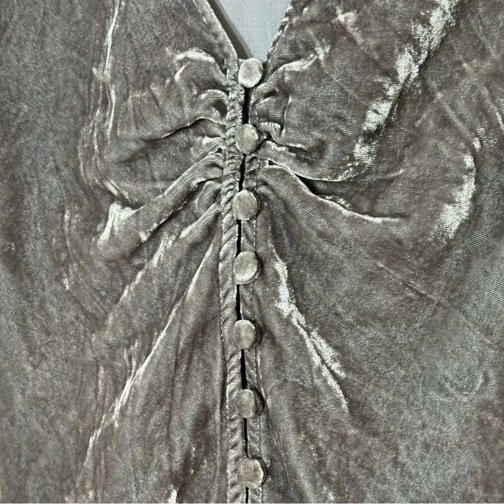 Madewell Velvet Daylight Ruffle‎ Top Sz 8 gray/silver